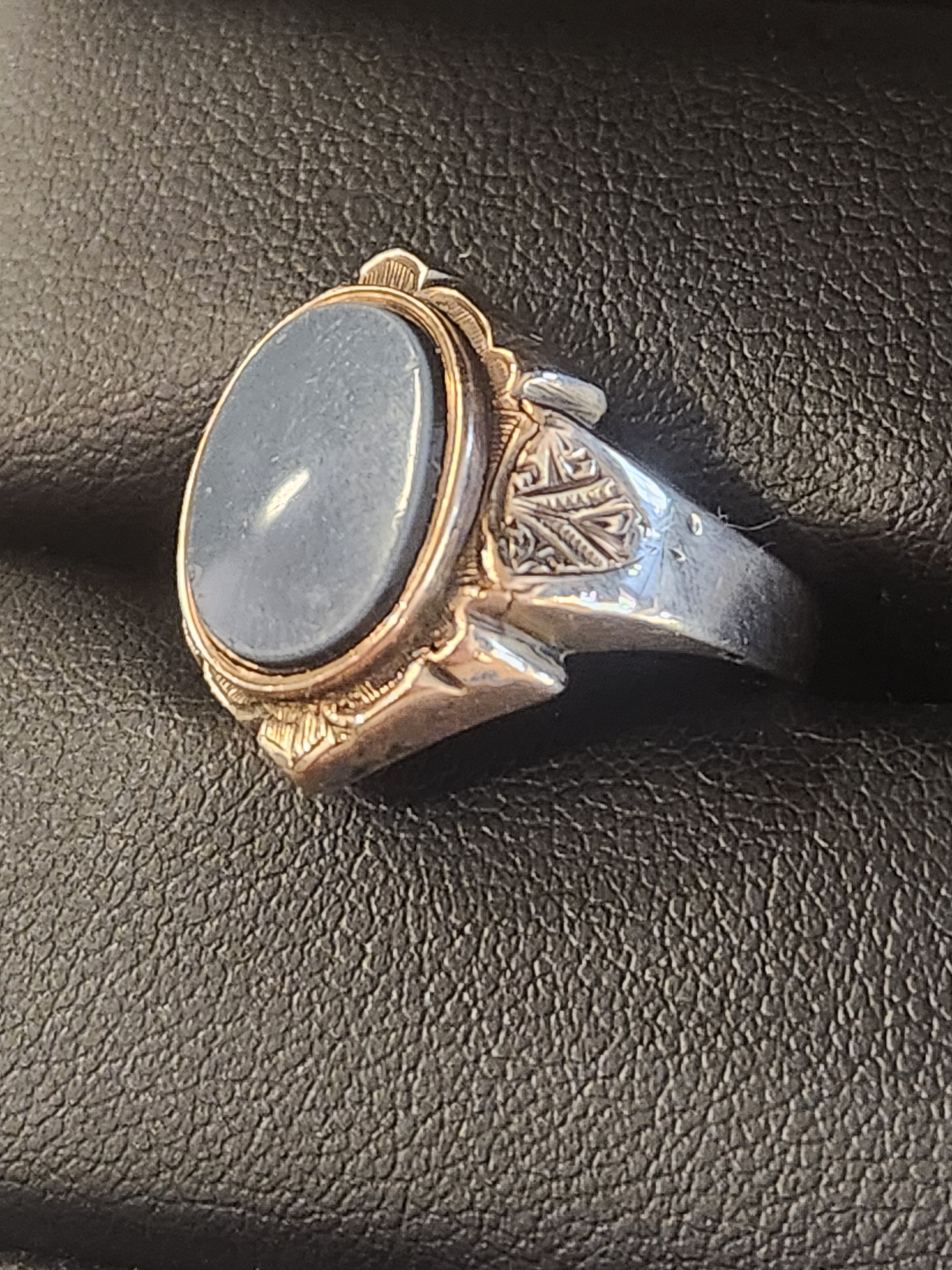 Jewelry 9K Rose Gold Late 1800s Vintage English Unisex Ring Oval Flat Cut Chalcedony Stone