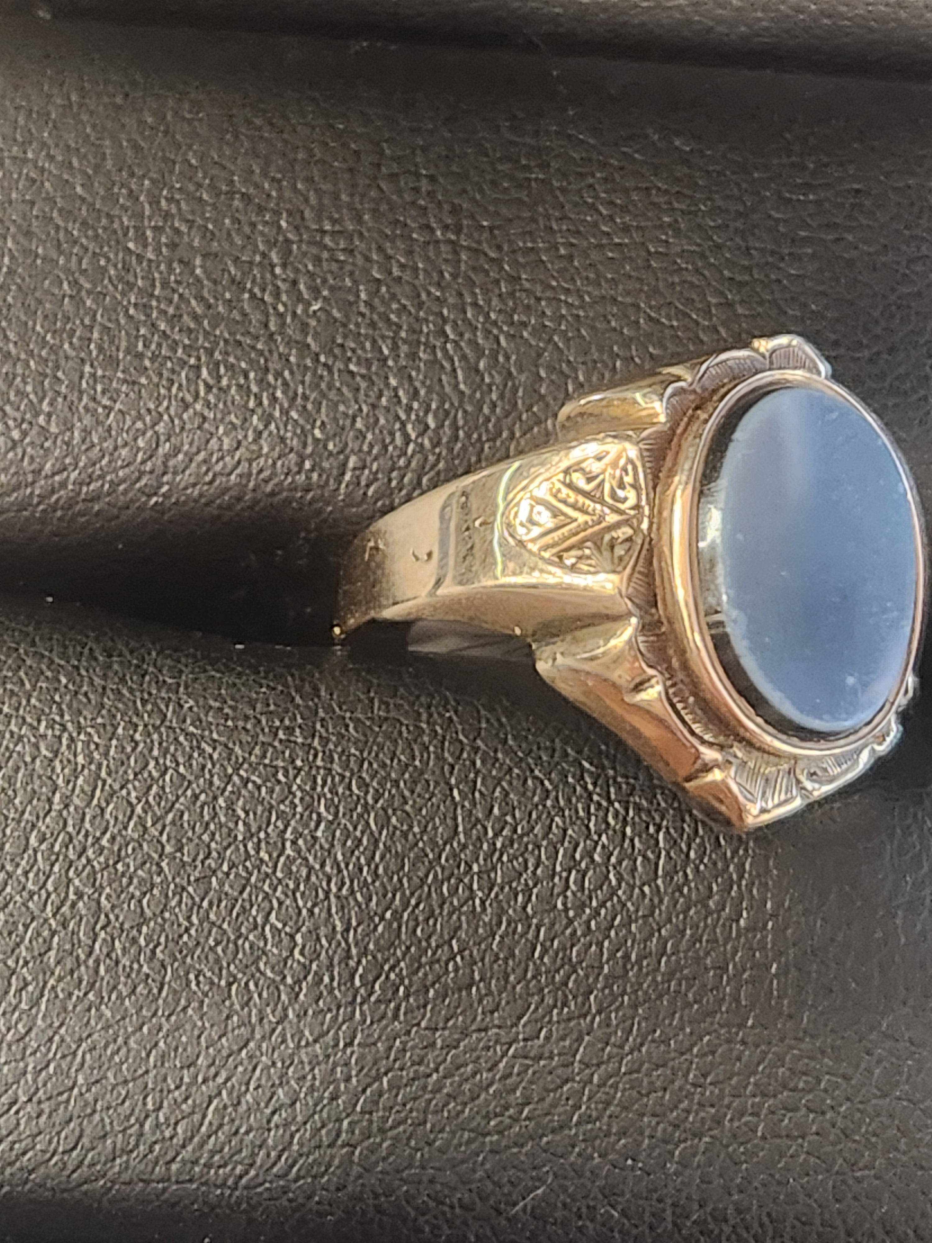 Jewelry 9K Rose Gold Late 1800s Vintage English Unisex Ring Oval Flat Cut Chalcedony Stone